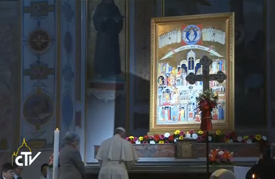 Devant l'icône des nouveaux martyrs à St-Barthélémy, capture CTV