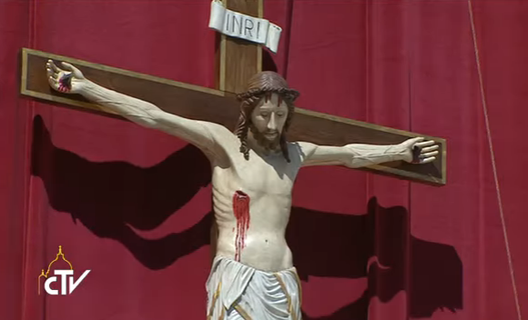 Crucifix des Rameaux place Saint-Pierre, capture CTV