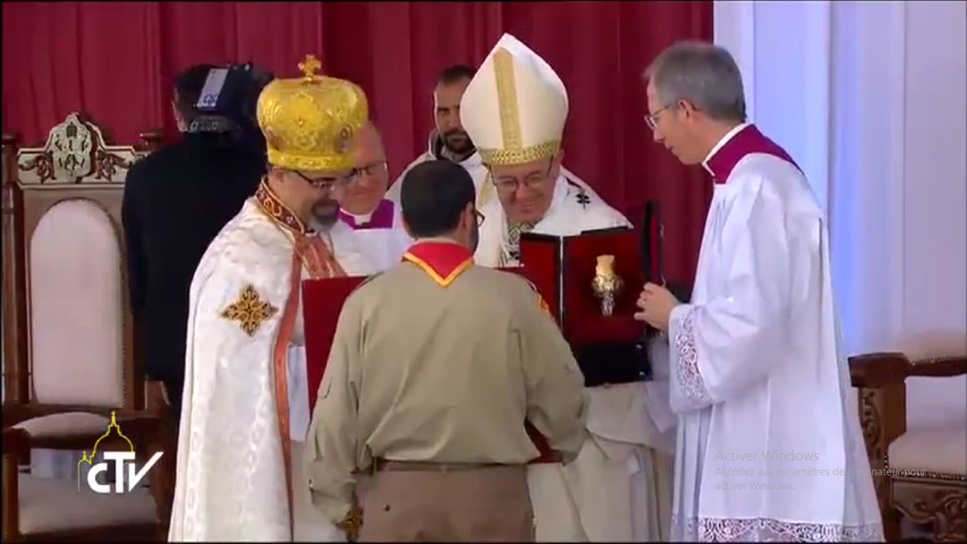 Echange de cadeaux entre le patriarche Sidrak et le pape François, capture CTV