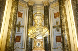 Saint-Yves-des-Bretons, buste du saint, styvesdesbretons.canalblog.com