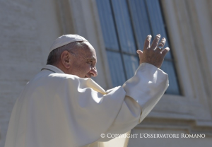 Le pape salue la foule © L'Osservatore Romano