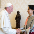 Aung San Suu Kyi © L'Osservatore Romano