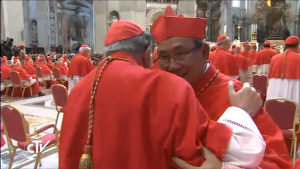 Le card. Ling salue ses frères cardinaux, 28/06/2017