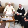 Le pape émérite, le métropolite, le hiéromoine Jean (Kopeïkine) et le P. Hyacinthe Destivelle op 25/09/2017 @ mospat.ru
