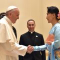 Mme Aung San Suu Kyi © L'Osservatore Romano