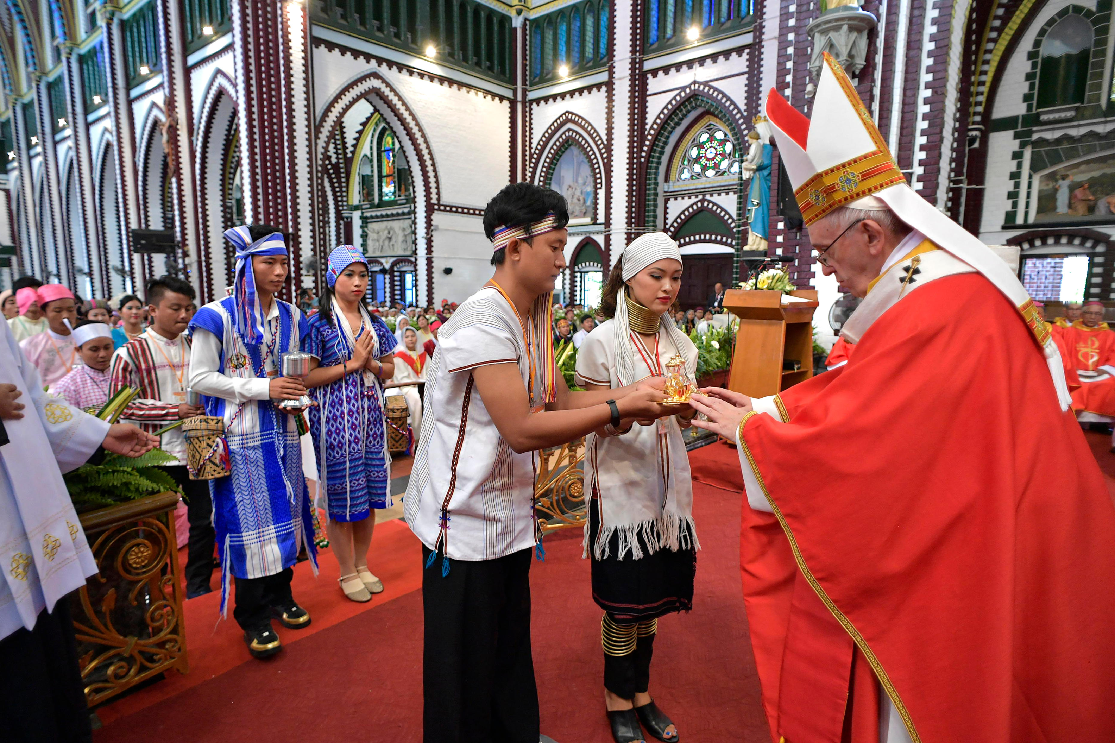 Messe avec les jeunes, cathédrale St Mary, Rangoun, Myanmar © L'Osservatore Romano