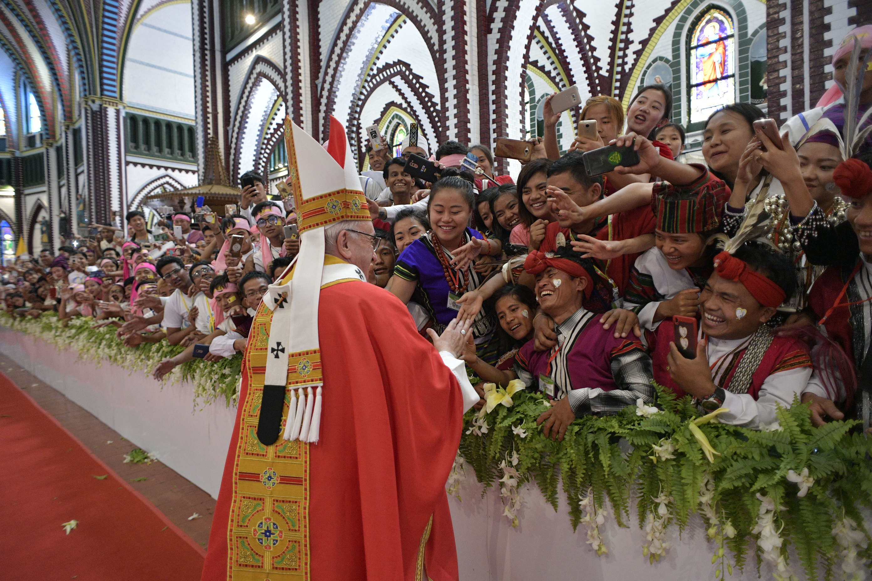 Messe avec les jeunes, cathédrale St Mary, Rangoun, Myanmar © L'Osservatore Romano