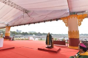 Messe au au Kyaikkasan Ground de Yangon, Myanmar © L'Osservatore Romano