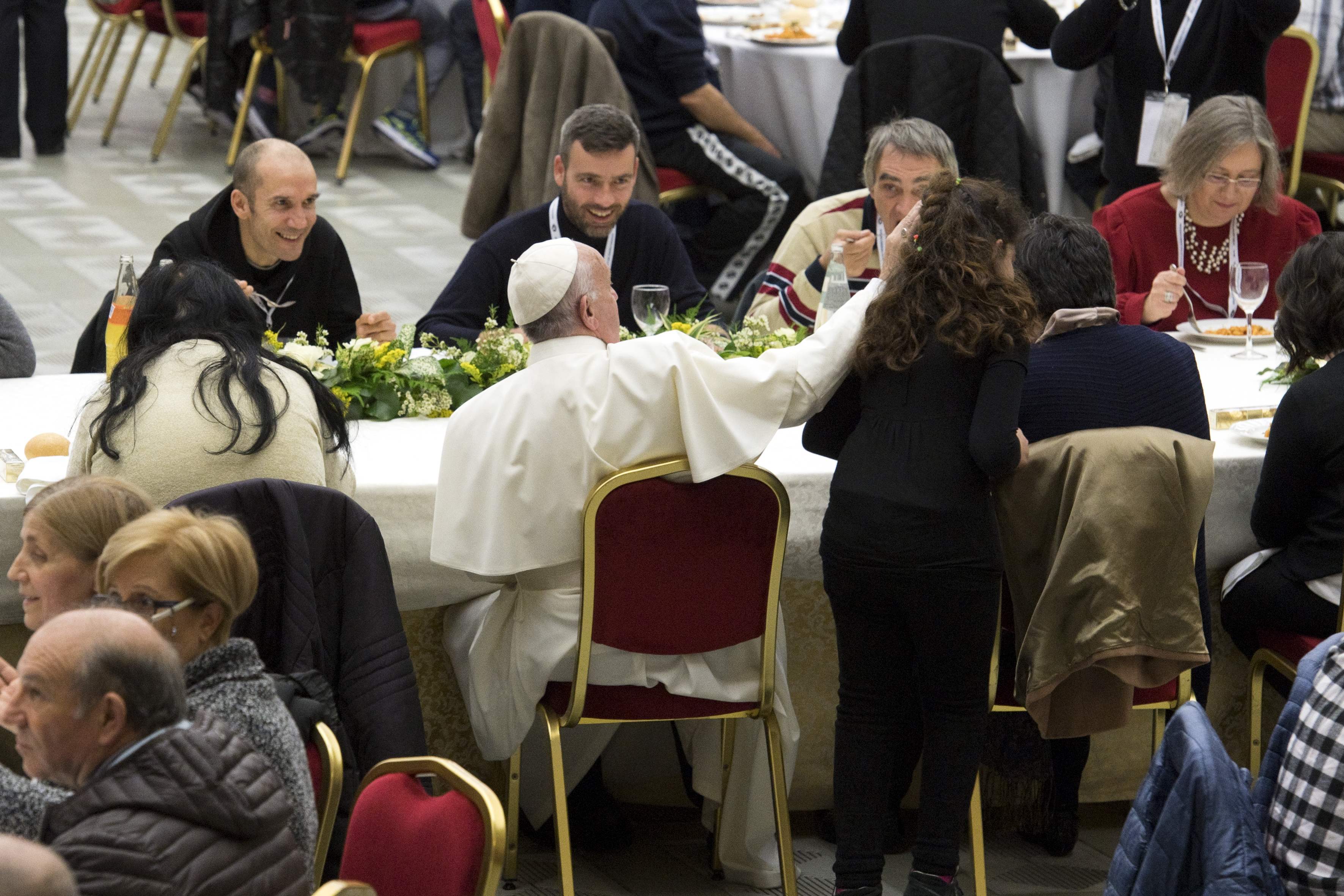 Journée mondiale des pauvres, déjeuner salle Paul VI © L'Osservatore Romano