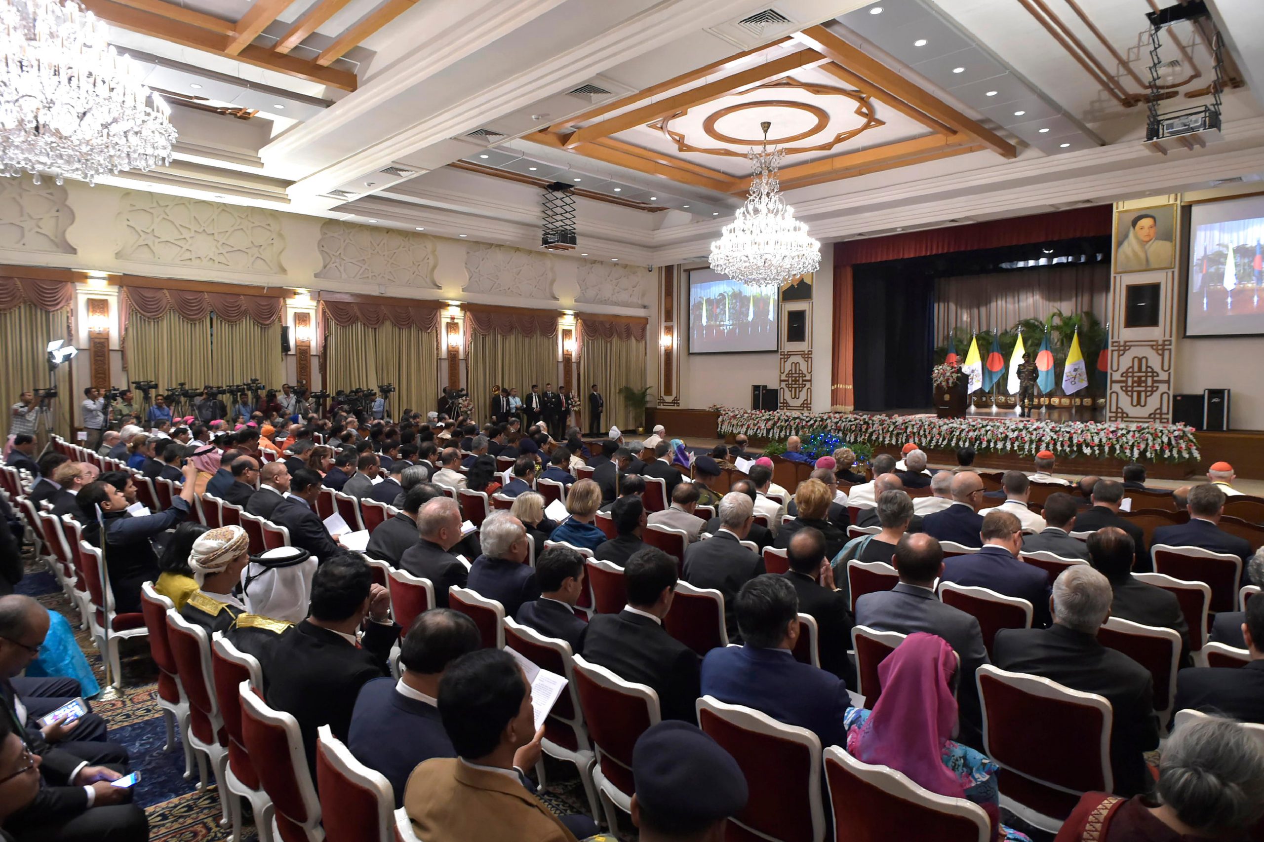 Rencontre avec les autorités du Bangladesh © L'Osservatore Romano