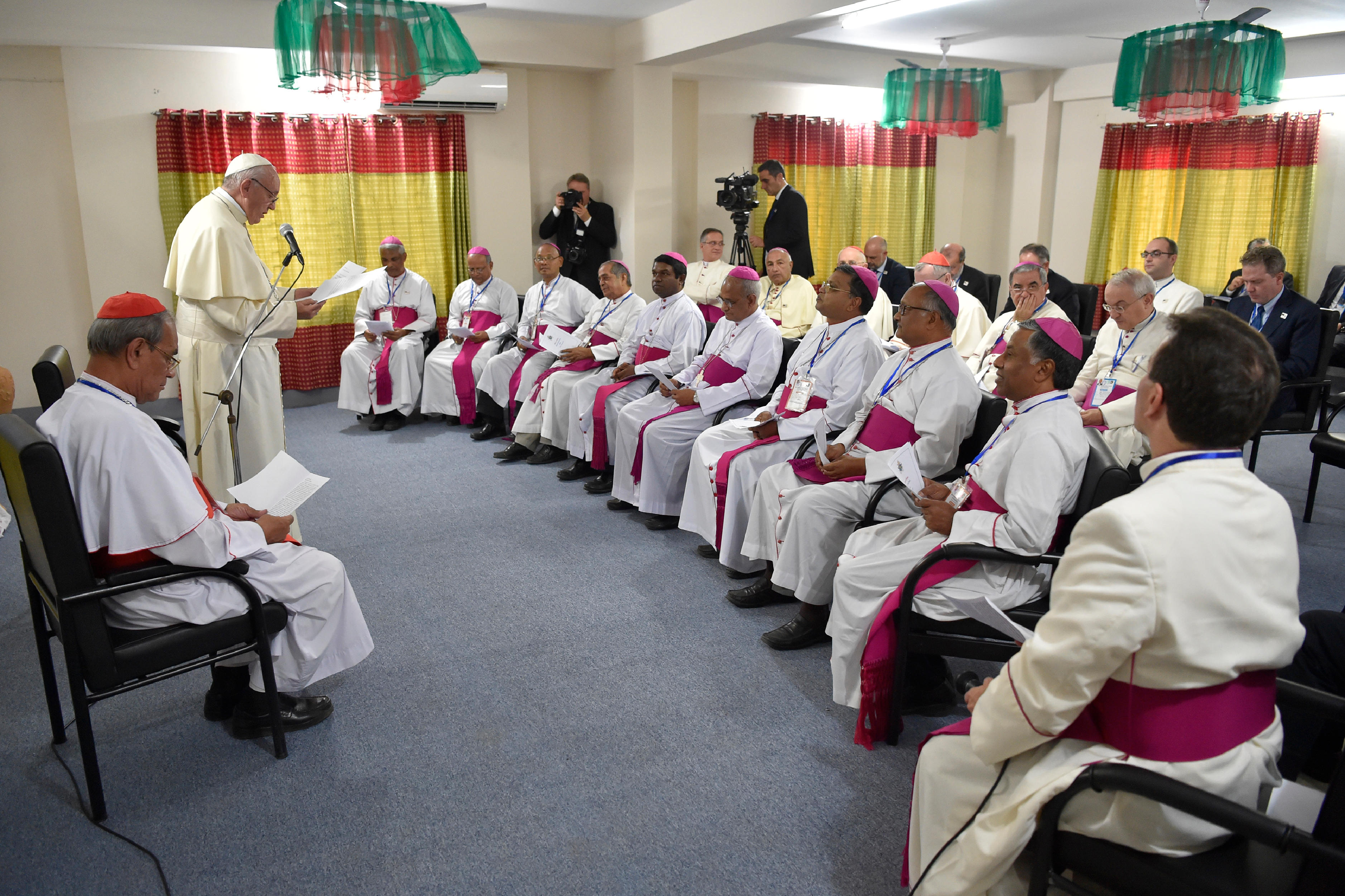 Rencontre avec les évêques du Bangladesh © L'Osservatore Romano