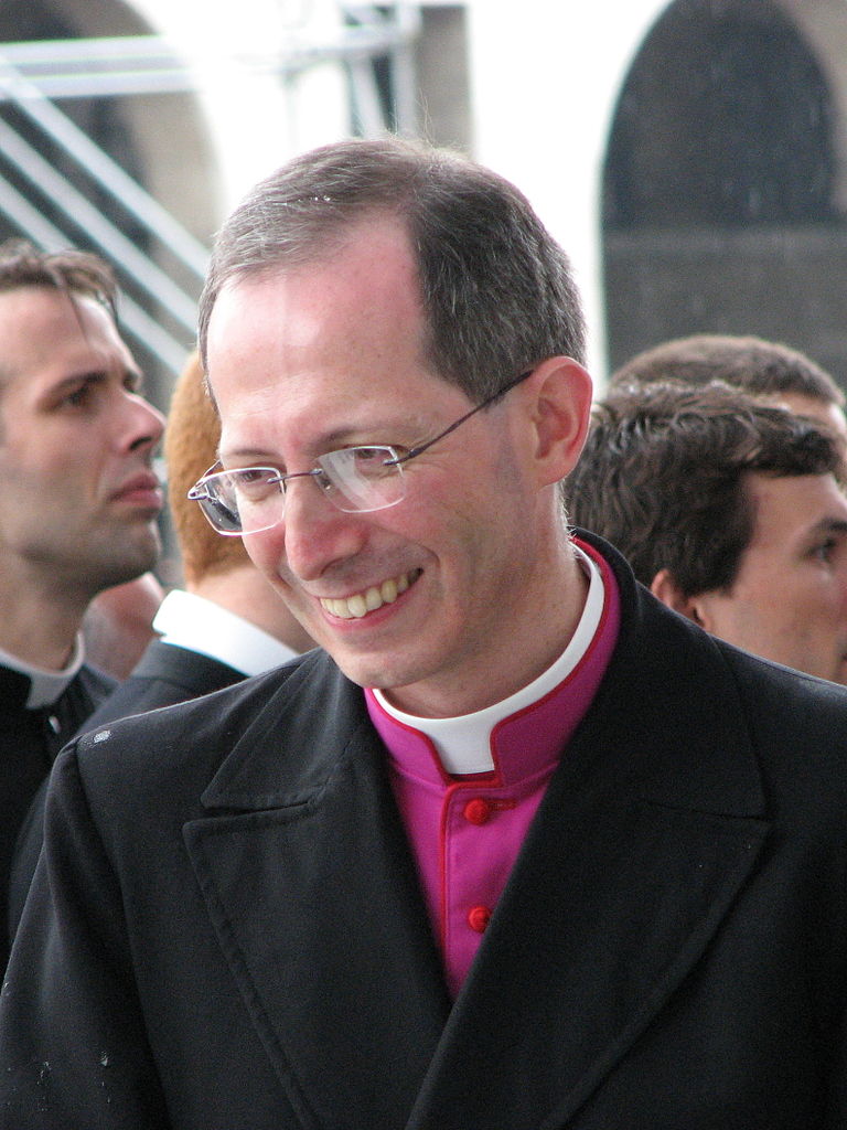 Mgr Guido Marini @wikimedia commons / Dongio