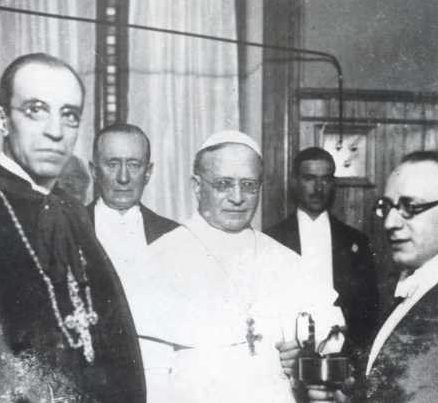 Inauguration de Radio Vatican par Pie XI et le card. Pacelli (futur Pie XII), le 12 fév. 1931, entre eux, Guglielmo Marconi @DP