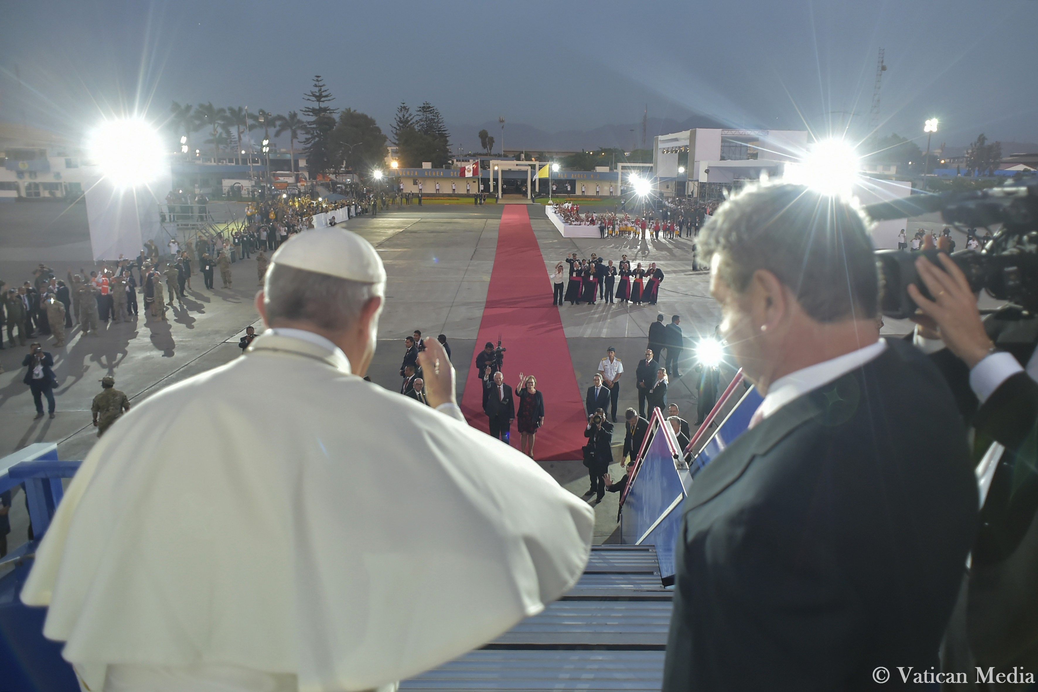 Adieux à l'aéroport Chavez de Lima (Pérou) @ Vatican Media