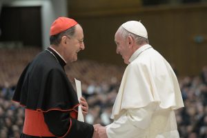 Le card. Stella salue le pape François © Vatican Media