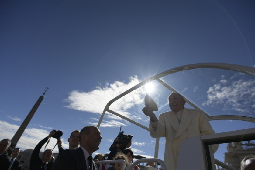Echange de calotte © Vatican Media