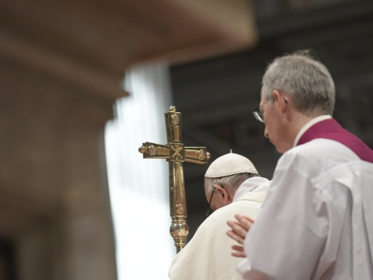 Le pape en prière © Vatican Media