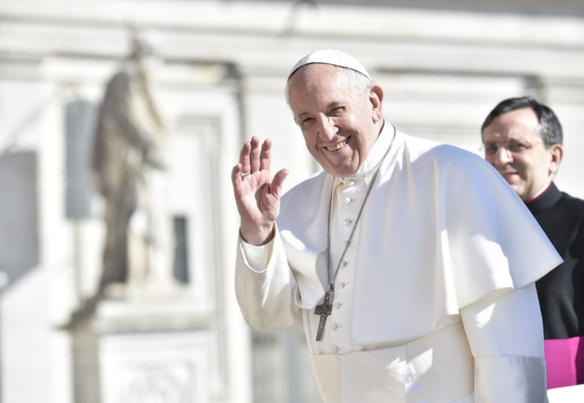 Le pape salue la foule © Vatican Media
