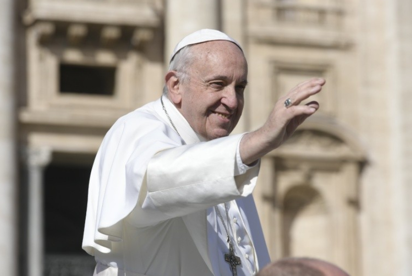 Le pape François salue la foule © Vatican Media