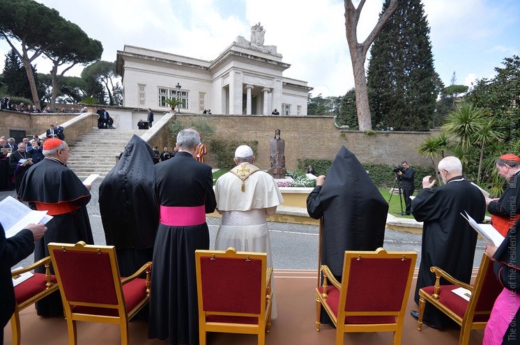 S. Grégoire de Narek dans les Jardins du Vatican @ President of Armenia