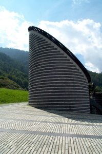 Église Saint Jean-Baptiste, Mogno, architecture de Mario Botta © Wikimedia commons / Little Joe
