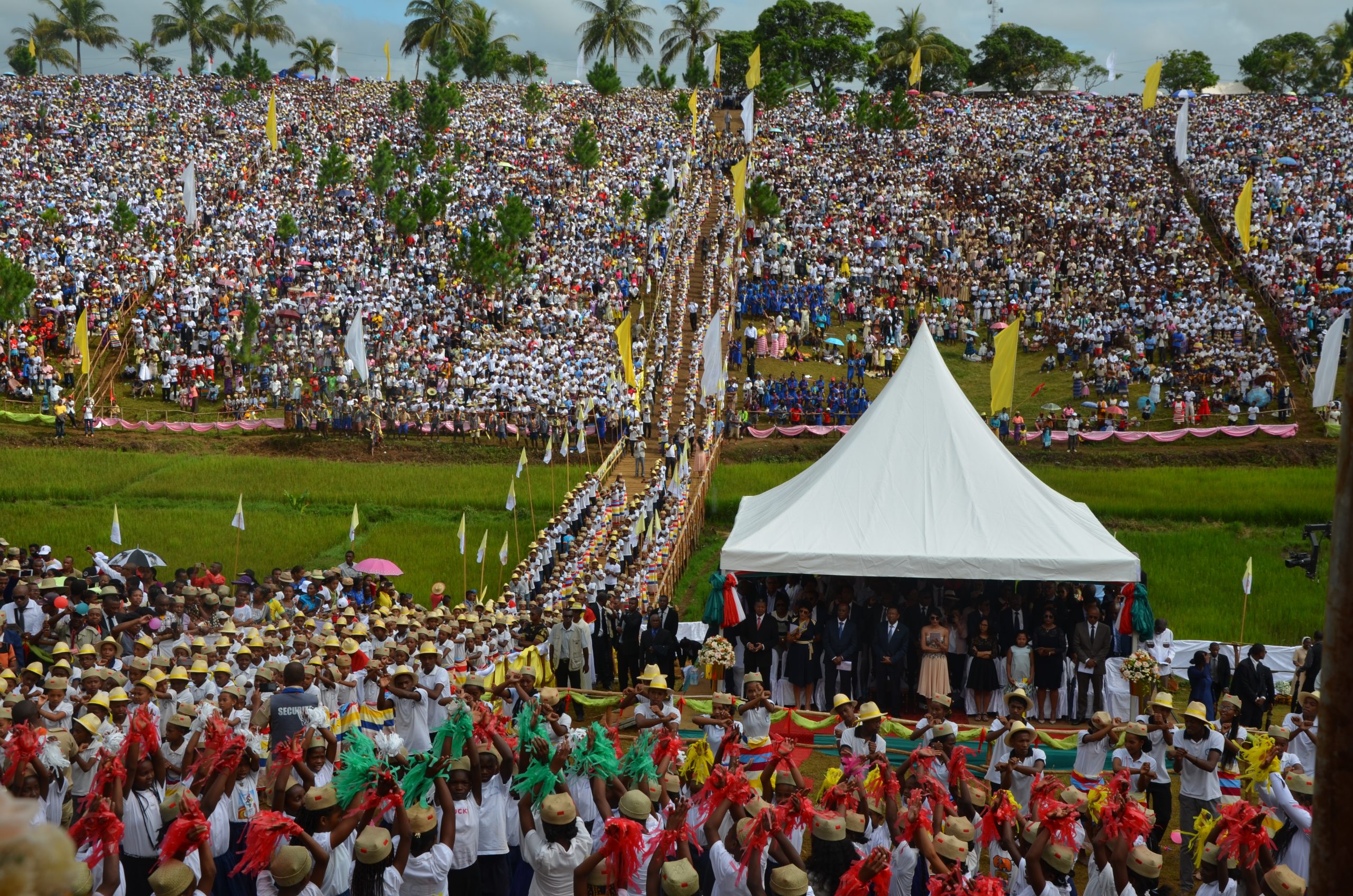 Béatification de Ramose Lucien Botovasoa © dioceseantsiranana-oloraiky.com