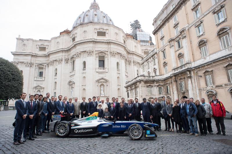 Bénédiction d'une Formule E © Vatican Media