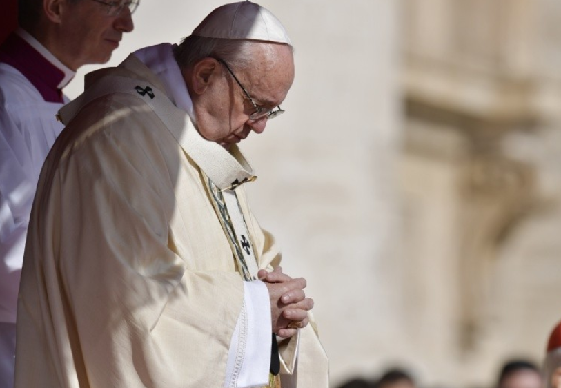 Le pape en prière © Vatican Media