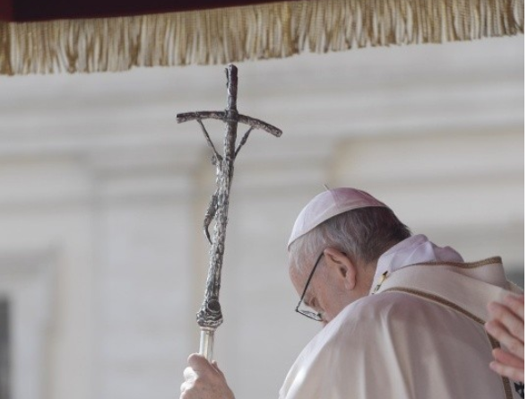 Le pape recueilli en prière © Vatican Media