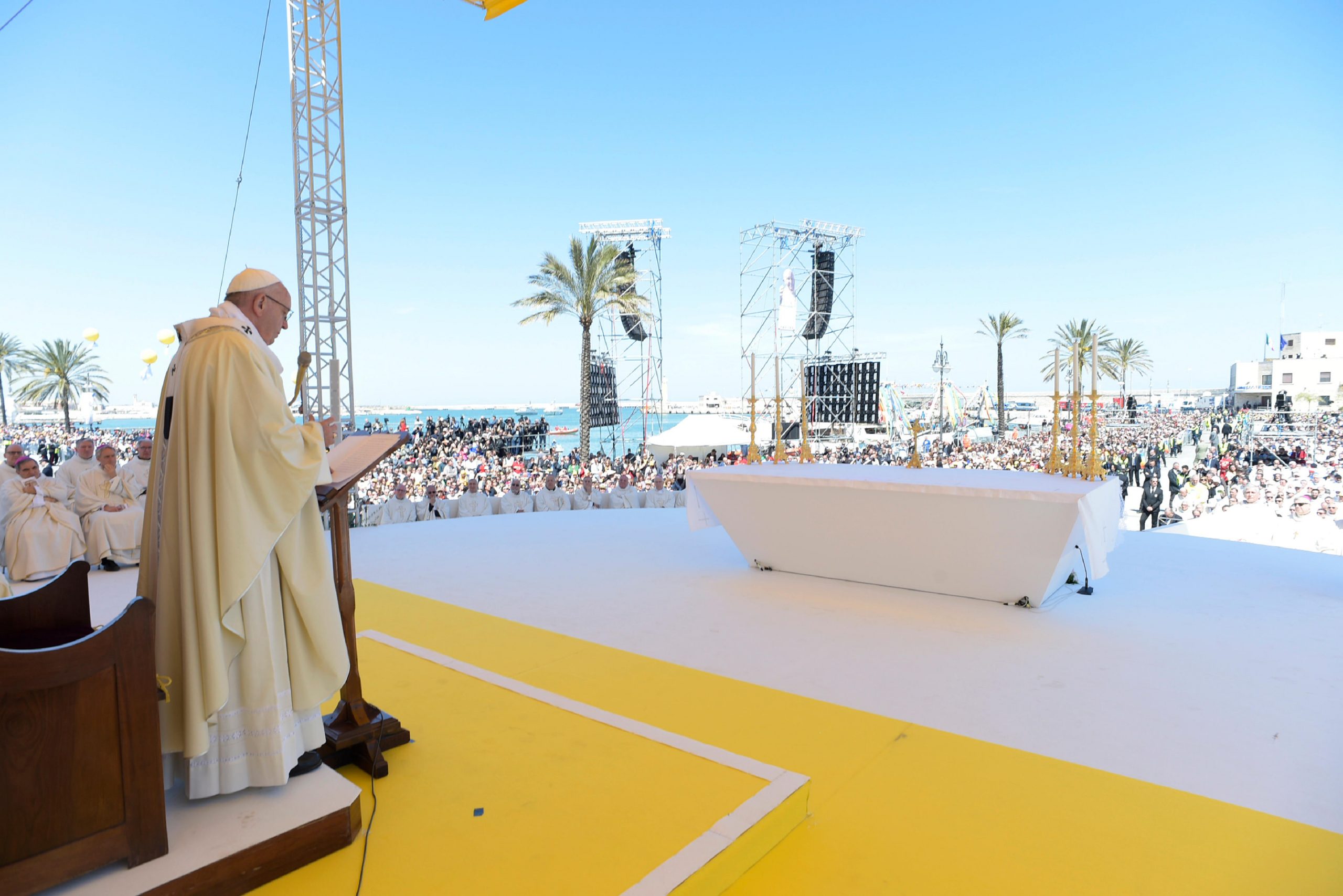 Molfetta, sur les pas de Don Tonino © Vatican Media