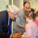 Les petites jumelles et le prof. Alessandro Inserra @ Bambino Gesù