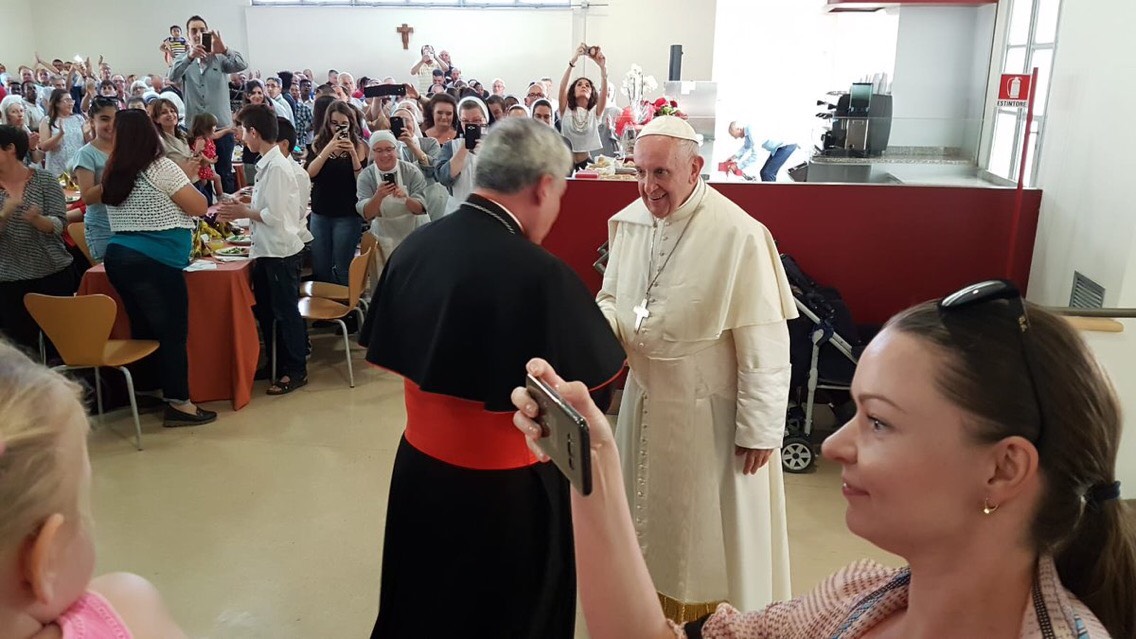 Le card. Krajewski accueille le pape François 29/6/2018 © Adam Trojanek, Church in Poland