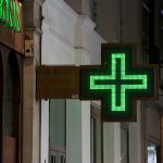 Pharmacie, Paris 2010 @ wikimedia commons / Daniel Stockman