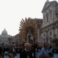 Procession avec la statue de la Vierge du Carmel, Rome, Via della Conciliazione, capture @ YouTubeProcession avec la statue de la Vierge du Carmel, Rome, Via della Conciliazione, capture @ YouTube