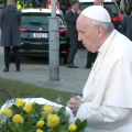 Ghetto de Vilnius (Lituanie) stèle en mémoire de la Shoah, 23 sept. 2018, capture Vatican News