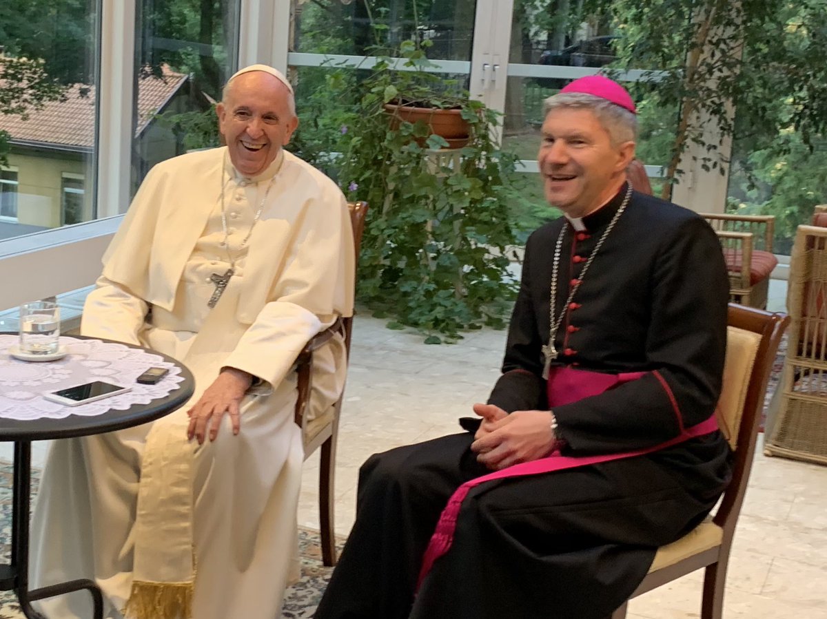 Le pape et Mgr Virbalas @ Antonio Spadaro SJ