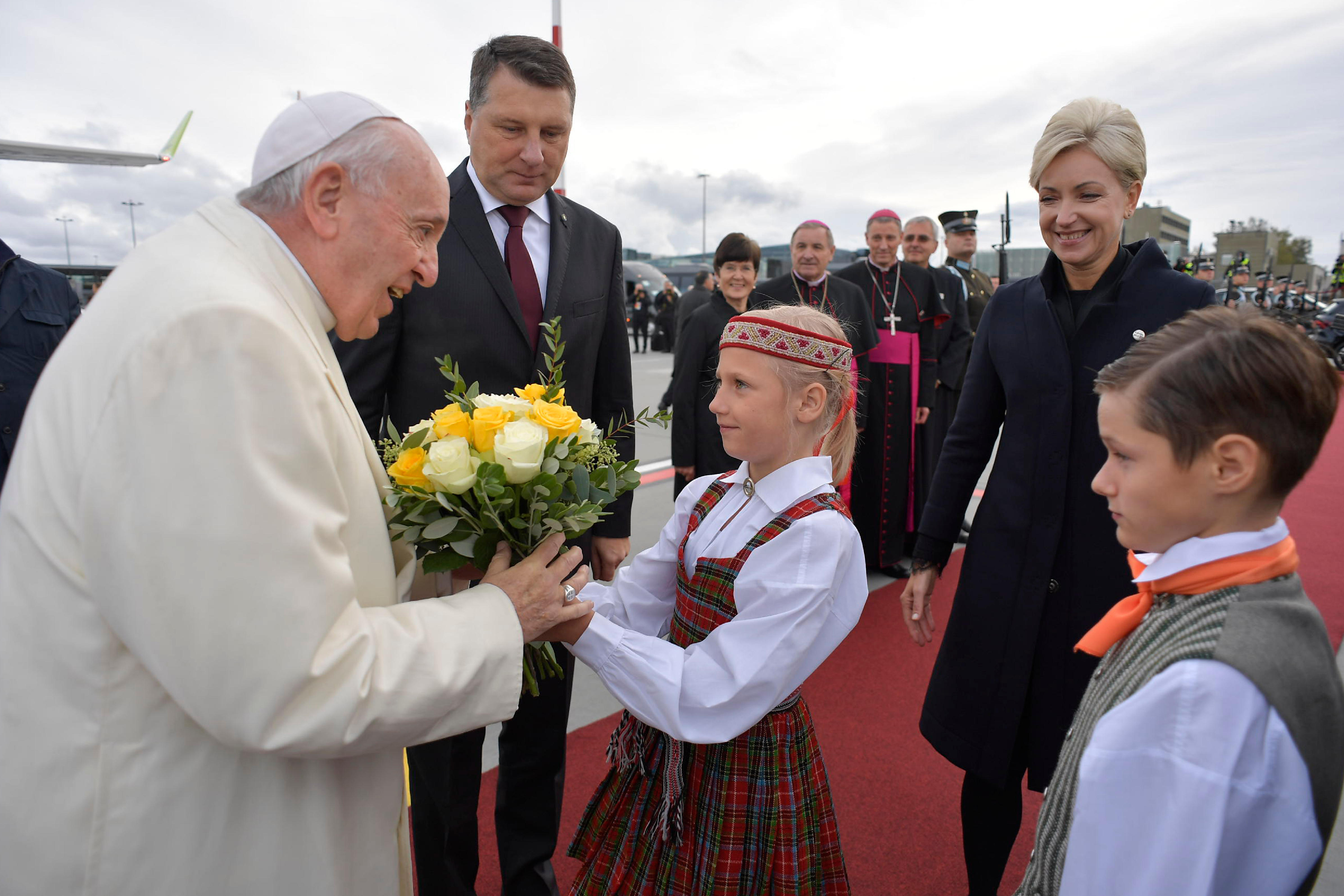 Arrivée à Riga, Lettonie © Vatican Media