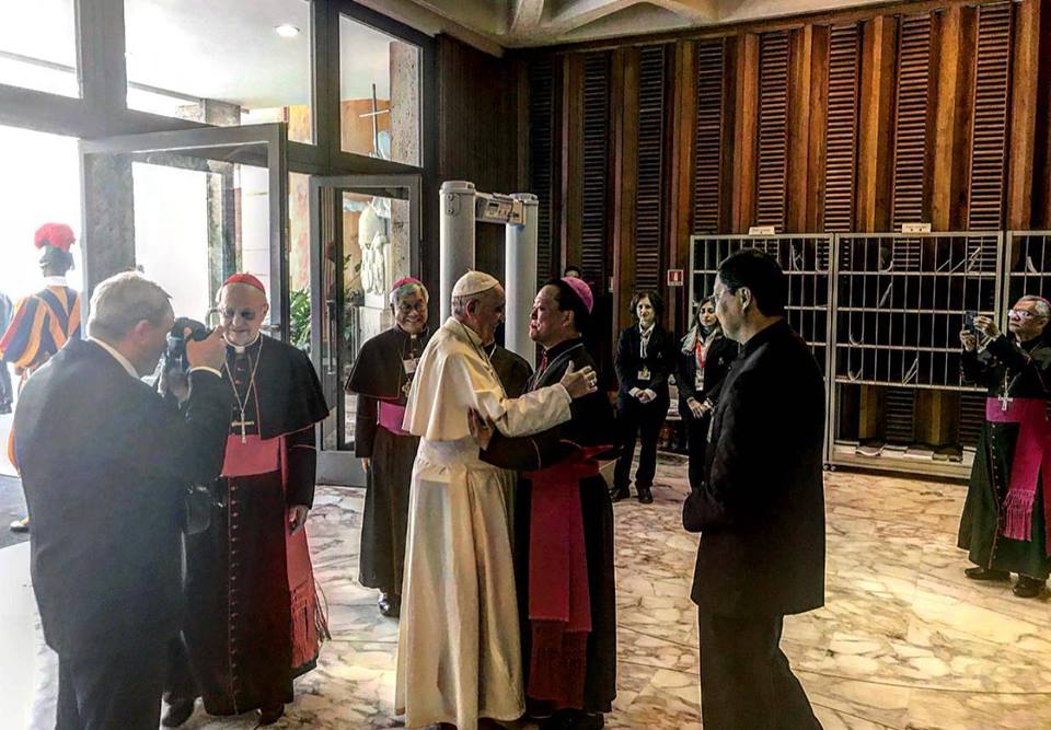 Les évêques de Chine prennent congé du pape François © Synod2018