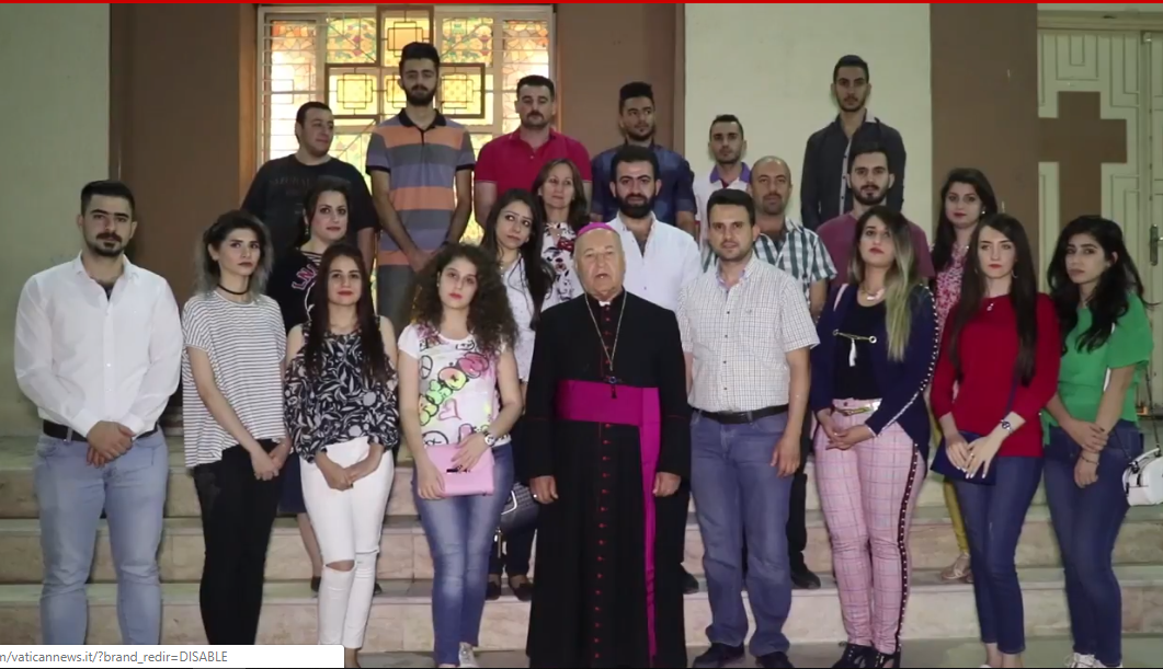 Jeunes Irakiens remerciant le pape, capture vidéo Youtube