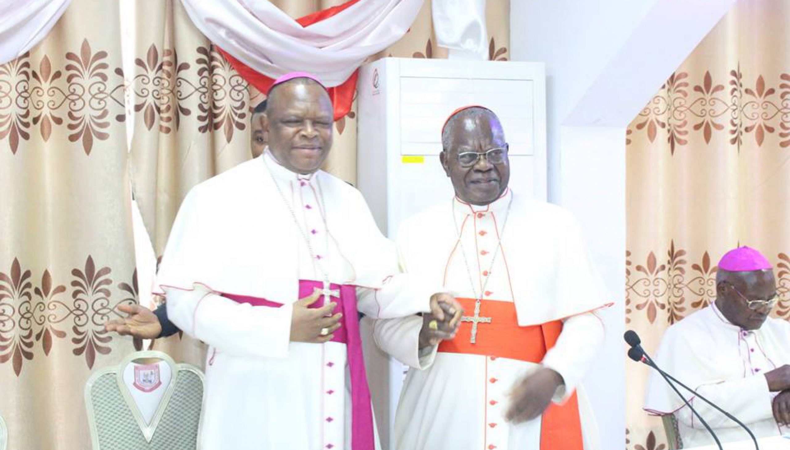 Mgr Ambongo et le card. Monsengwo @ cenco.org
