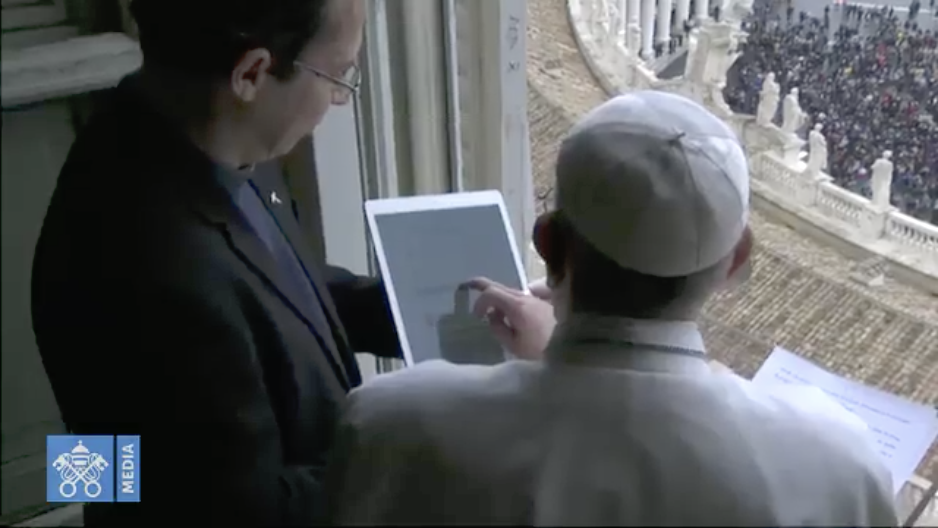 Le pape François lance son profil Click to Pray @ Vatican Media