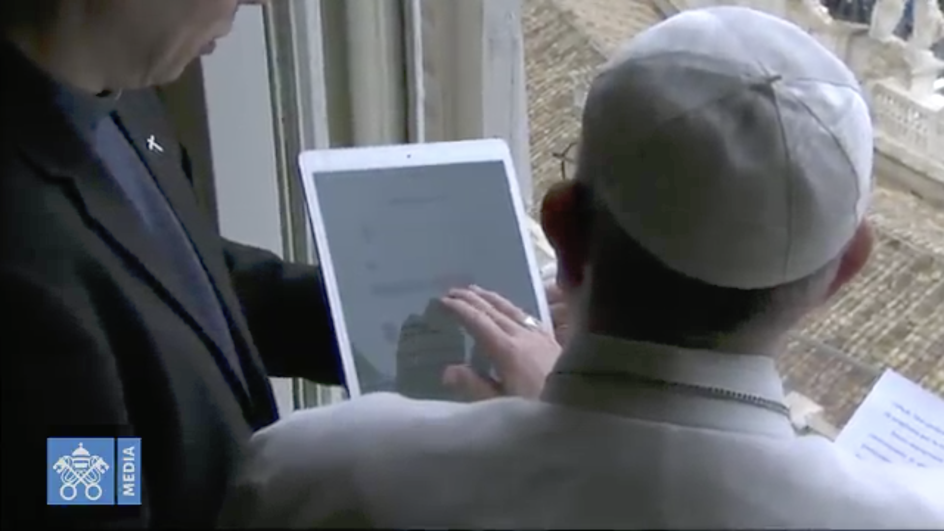 Le pape François lance son profil Click to Pray @ Vatican Media