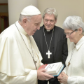 Mgr Benoit-Gonnin et sr Bernadette Moriau au Vatican © Vatican Media