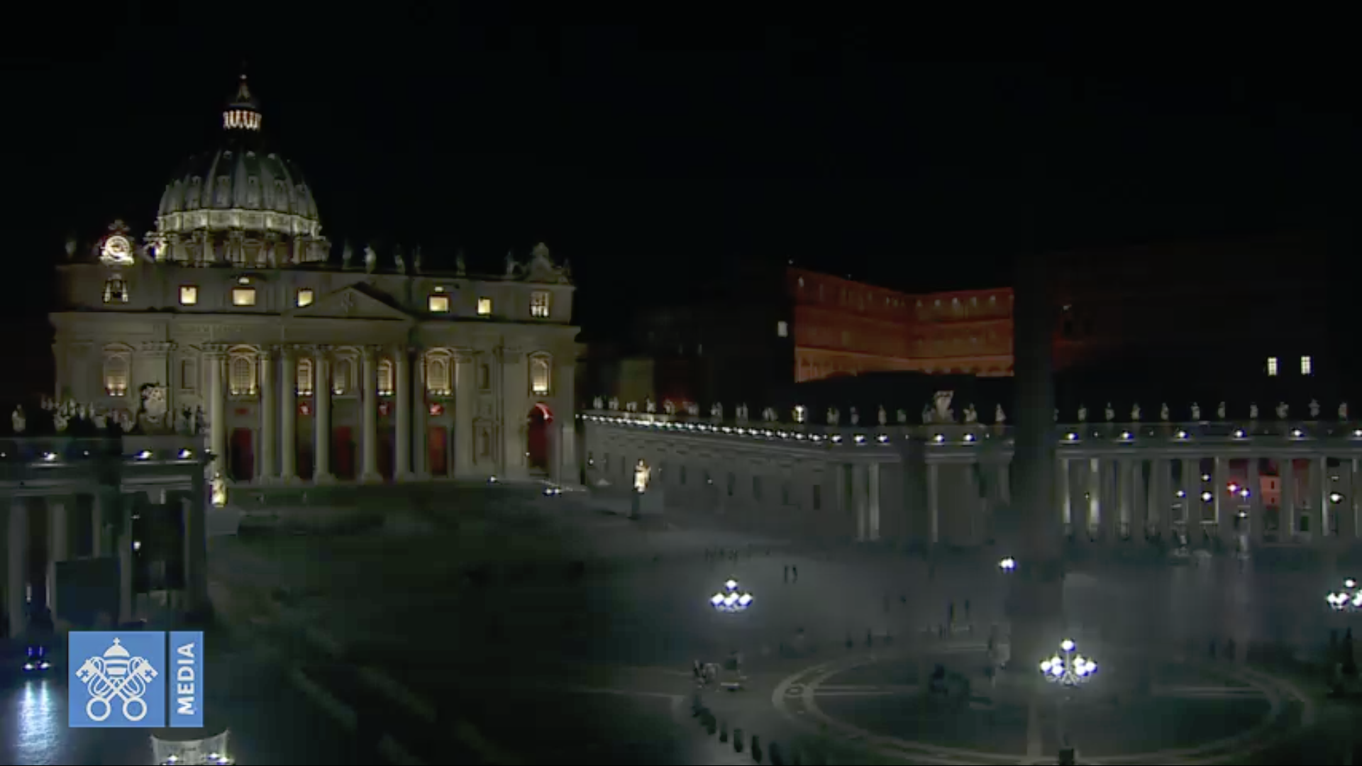 Place Saint-Pierre de nuit @ Vatican Media