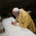 Sainte Maison de Lorette, signature de la Lettre aux Jeunes 25 mars 2019 © Vatican Media