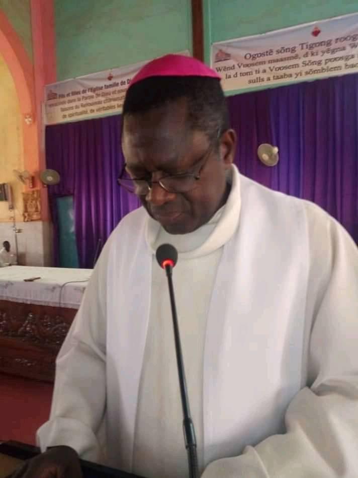 Mgr Alexandre Yikyi Bazié @ Facebook du diocèse de Koudougou