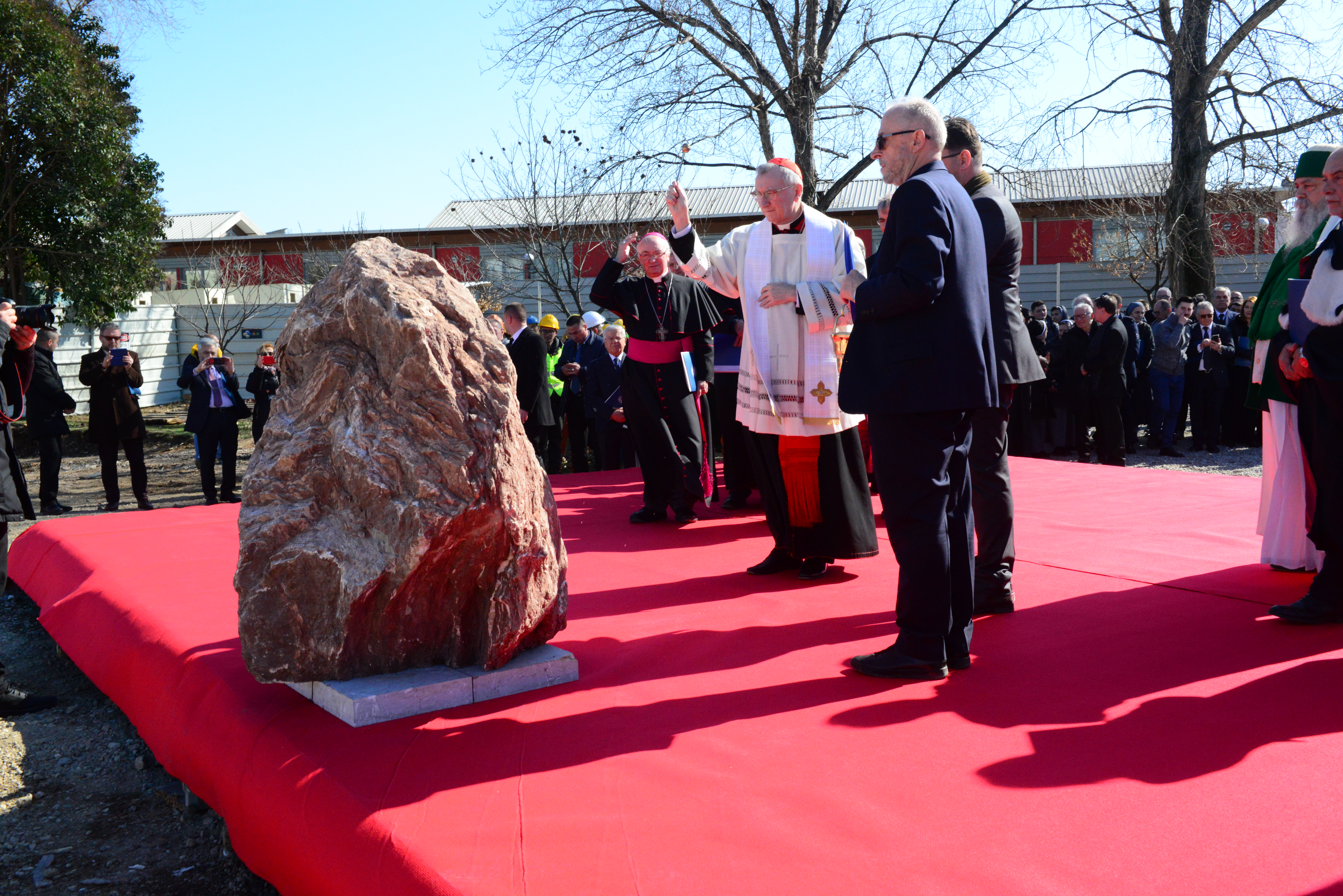 Cardinal Parolin à Tirana © Vatican Media