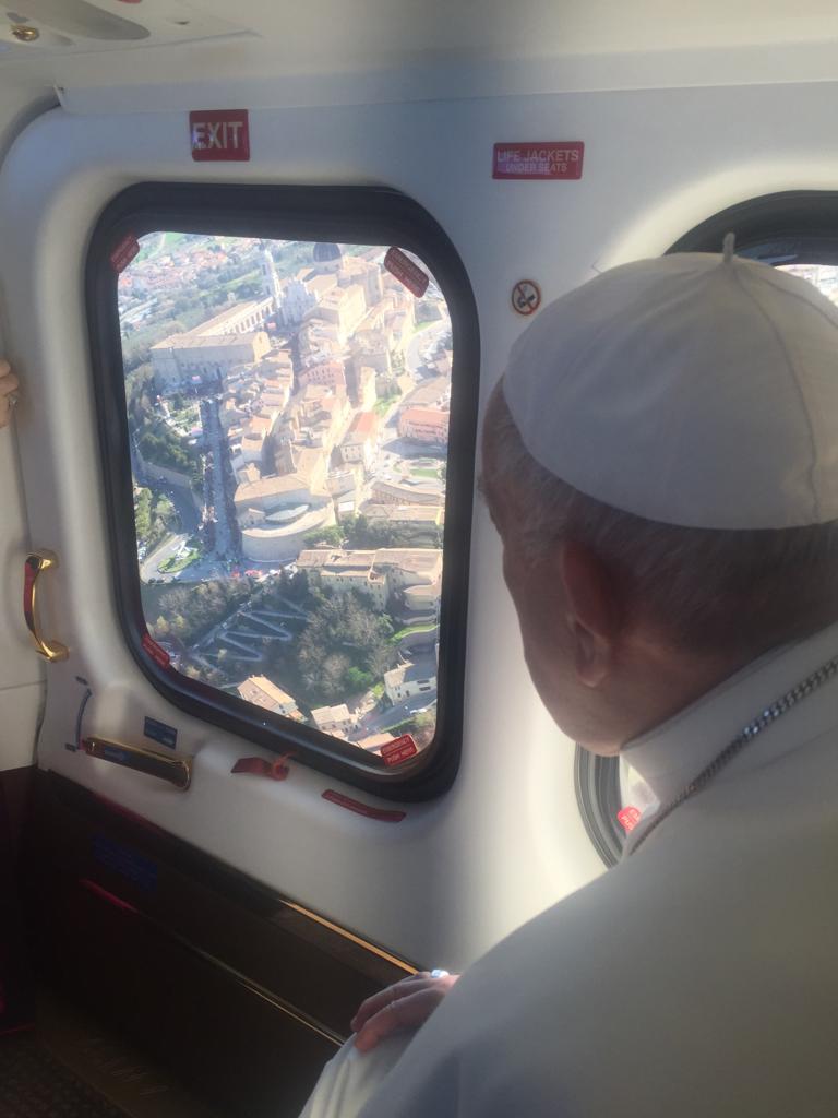Le sanctuaire de Lorette depuis l'hélicoptère du pape François @AGisotti