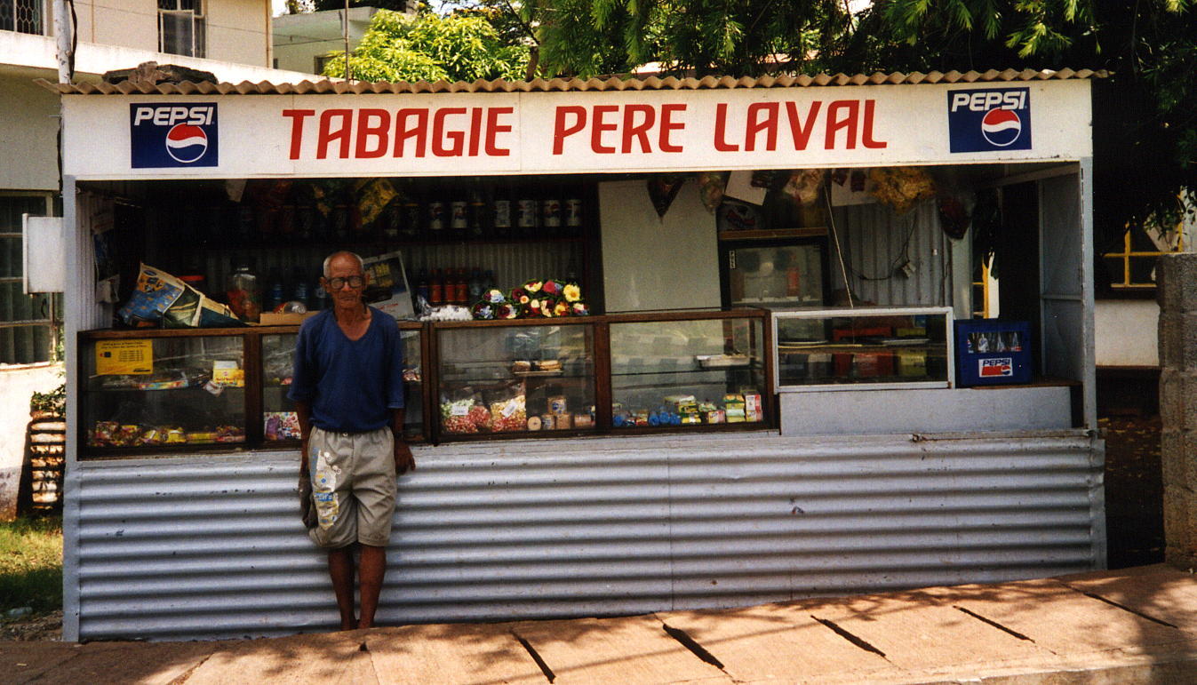 "Tabagie Père Laval" (Île Maurice) 2007 @ wikimedia commons / Benoît Smerecki