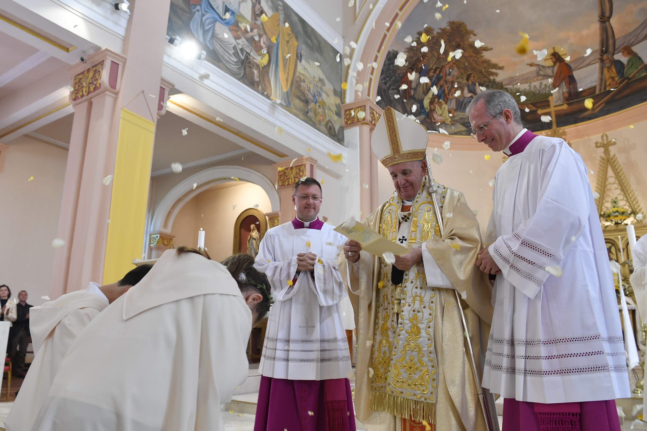 Première communion, église du Sacré-Coeur de Rakovski, Bulgarie © Vatican Media